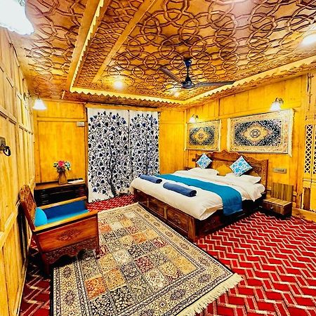 New Zealand Group Of Houseboats Hotel Srīnagar Buitenkant foto