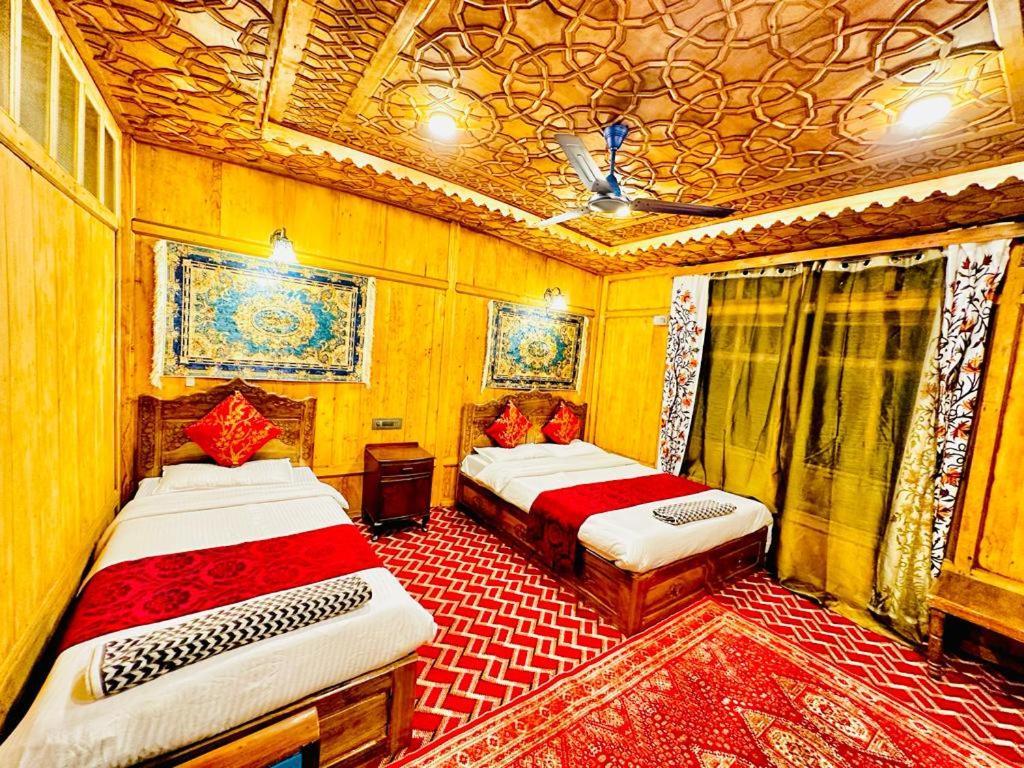 New Zealand Group Of Houseboats Hotel Srīnagar Buitenkant foto