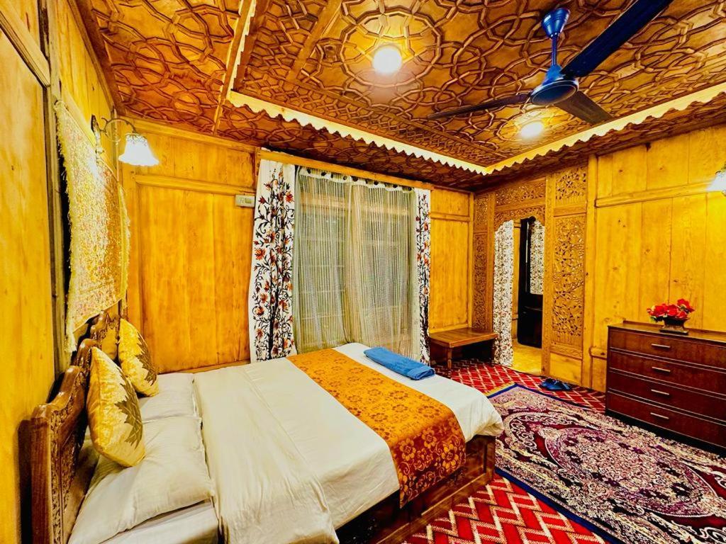 New Zealand Group Of Houseboats Hotel Srīnagar Buitenkant foto