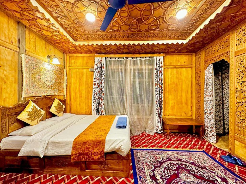 New Zealand Group Of Houseboats Hotel Srīnagar Buitenkant foto