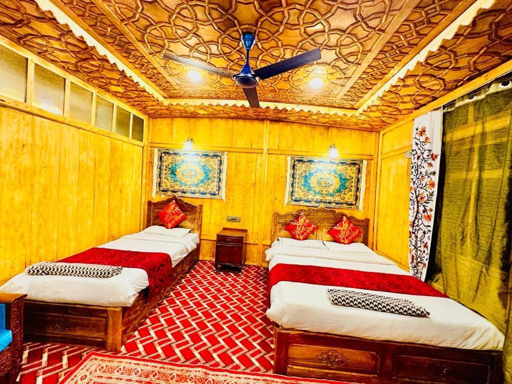 New Zealand Group Of Houseboats Hotel Srīnagar Buitenkant foto
