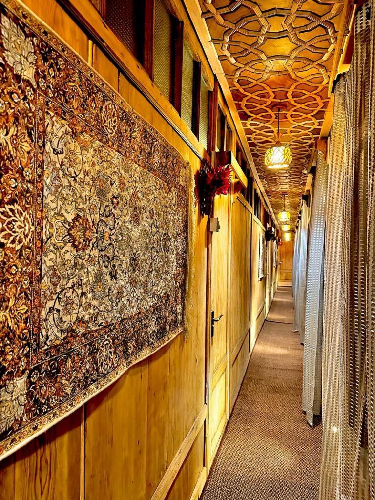 New Zealand Group Of Houseboats Hotel Srīnagar Buitenkant foto