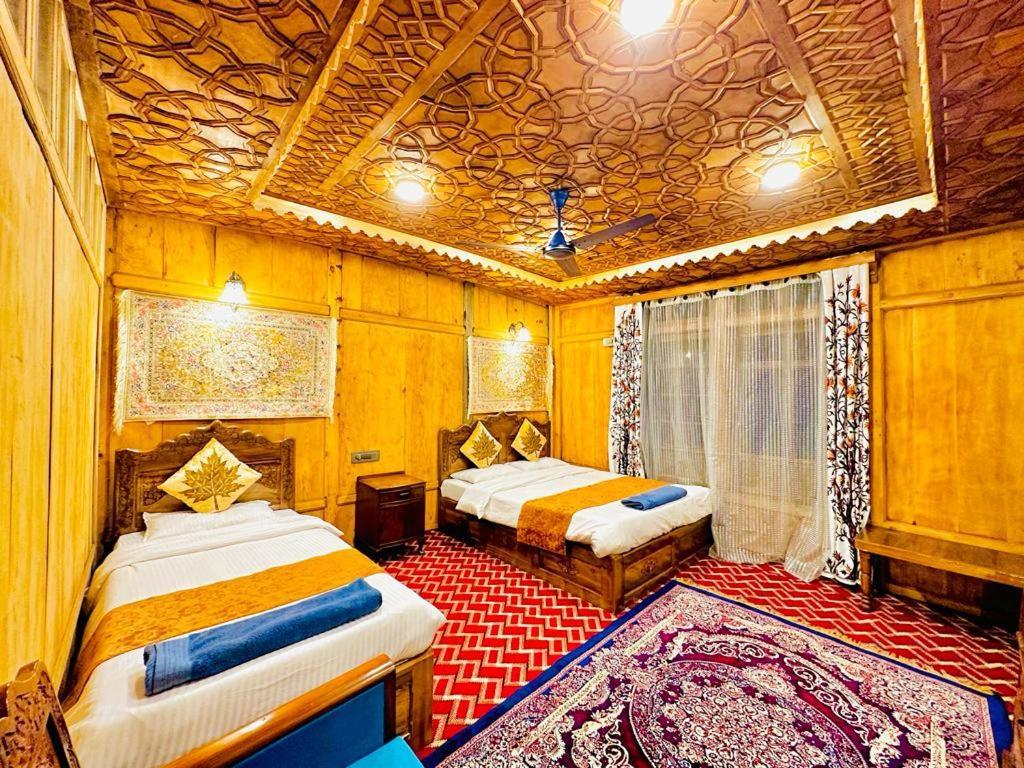 New Zealand Group Of Houseboats Hotel Srīnagar Buitenkant foto