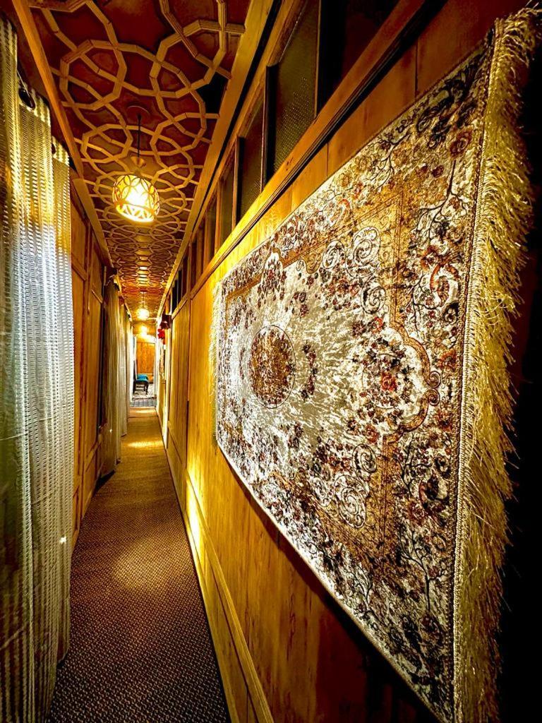 New Zealand Group Of Houseboats Hotel Srīnagar Buitenkant foto
