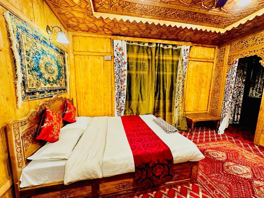 New Zealand Group Of Houseboats Hotel Srīnagar Buitenkant foto
