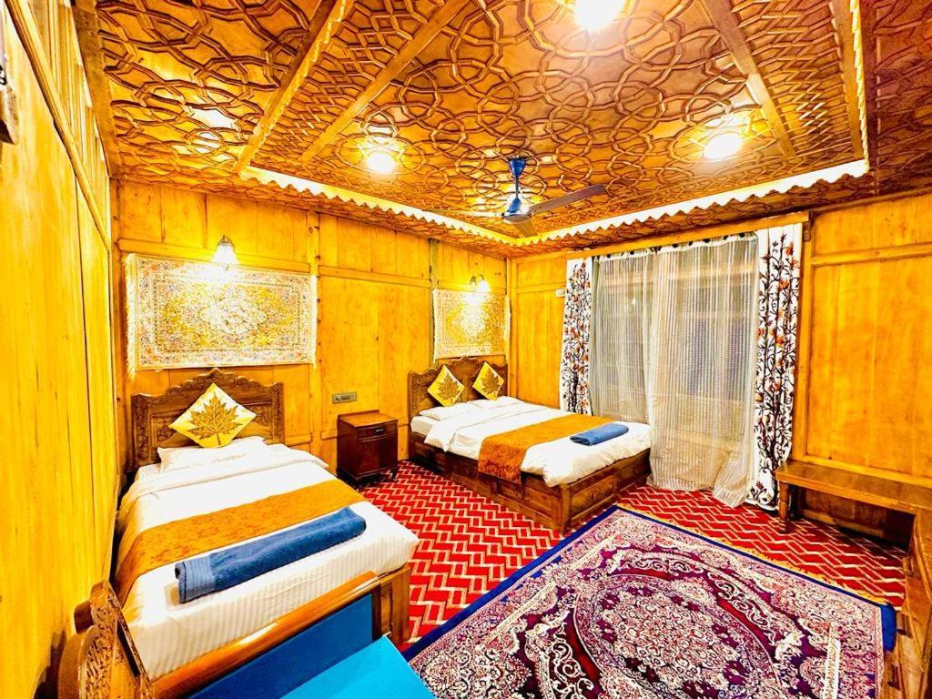 New Zealand Group Of Houseboats Hotel Srīnagar Buitenkant foto
