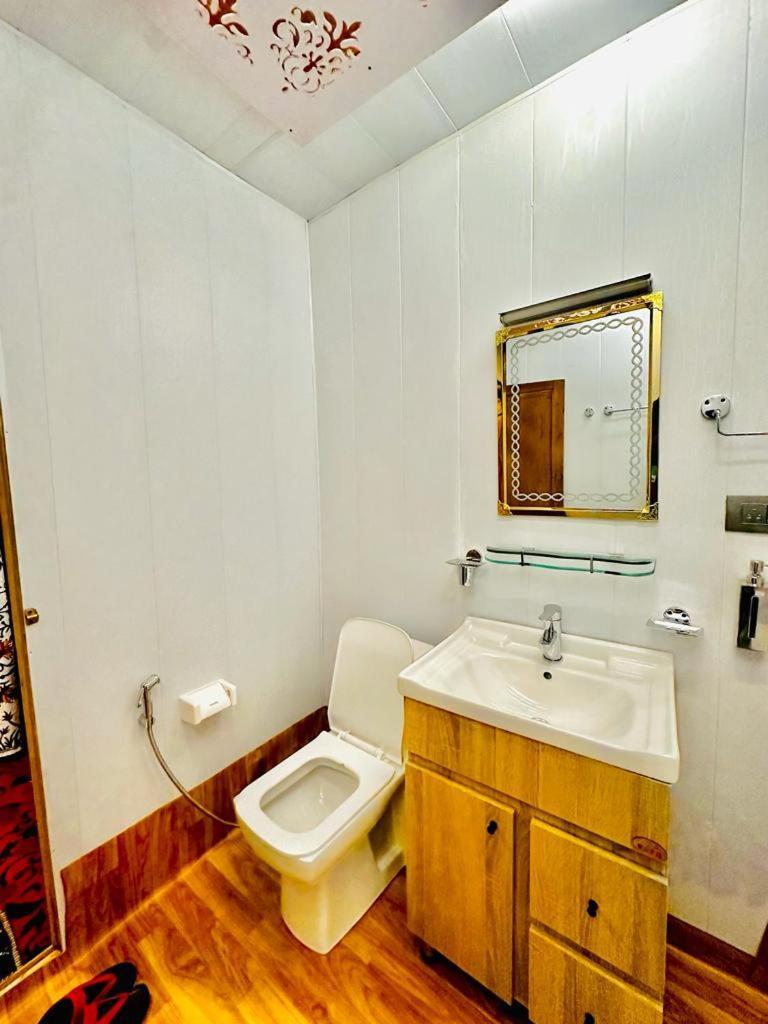 New Zealand Group Of Houseboats Hotel Srīnagar Buitenkant foto
